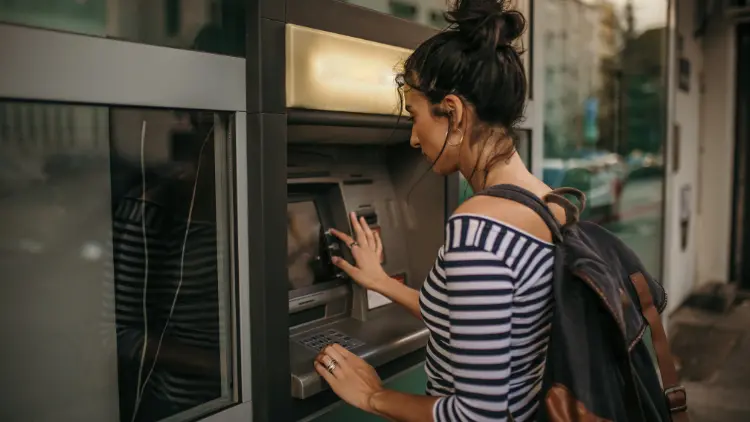 Geldautomat zeigt EC-Karte-Debitkarte ungültig