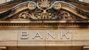 Filialbanken-oder-Direktbanken-Vor-und-Nachteile-Vergleich