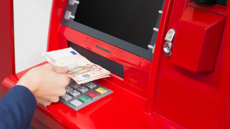Kostenlos Bargeld abheben – hier bekommen Sie es!