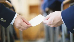 Verrechnungsscheck weitergeben – Wichtige Hinweise beachten
