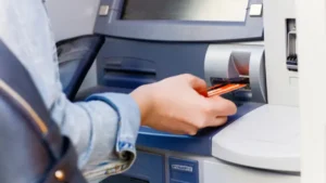 Wechselstube oder Automat – was ist günstiger